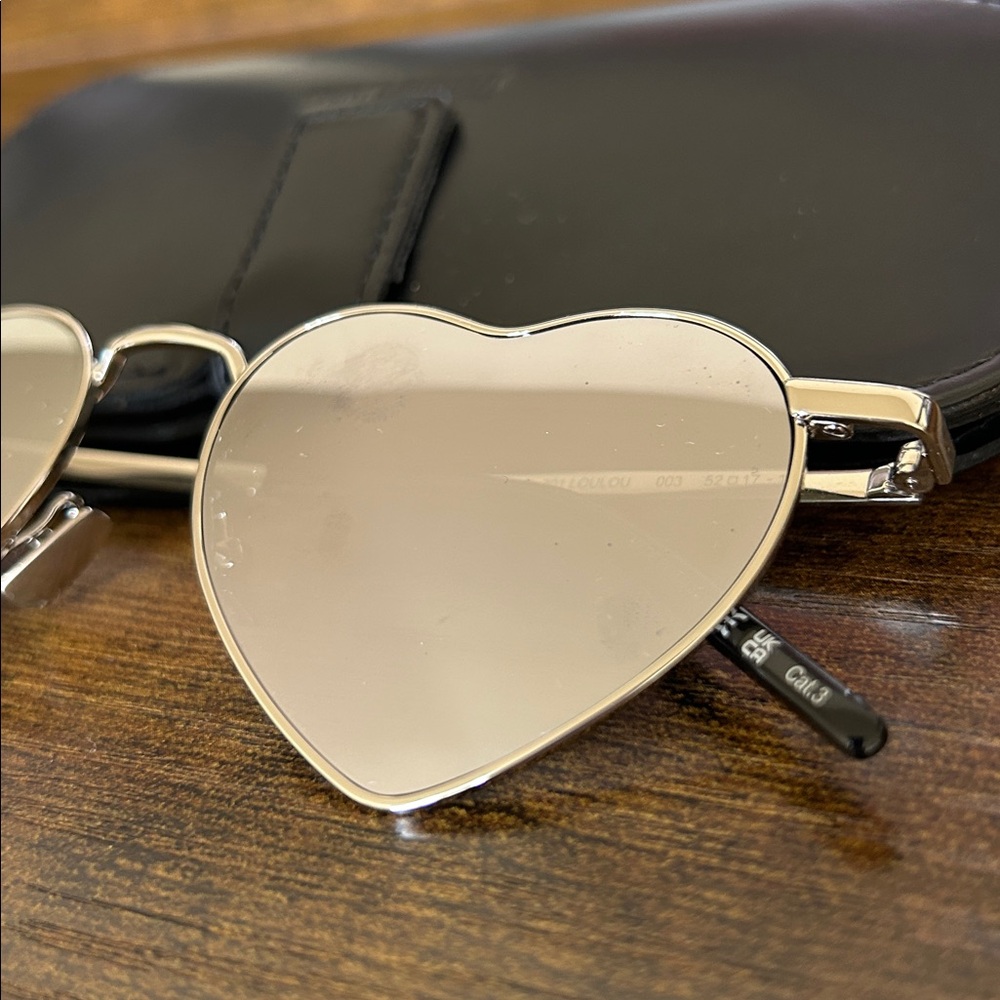 Saint Laurent SL 301 Loulou Heart-Shape Sunglasses Gold Frame Black/Gradient Len - Picture 4 of 17